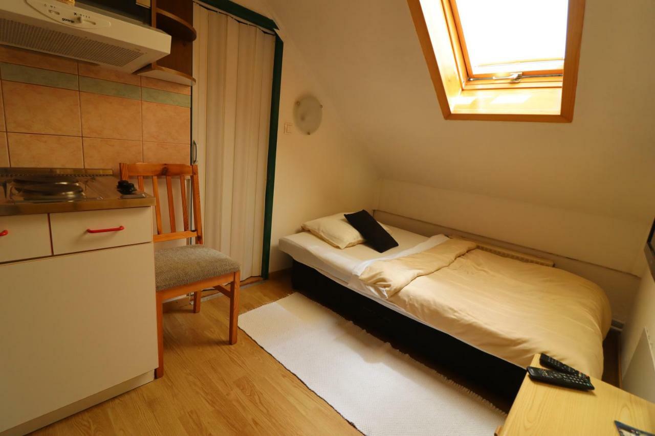Pod Orehi Guest House Loče pri Poljčanah Exterior foto